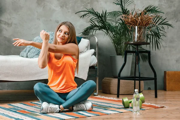 Young Woman Goes Sports Home Online Workout Athlete Stretching Arm — Stock Photo, Image