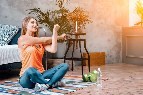 Beauty Woman Goes Sports Home Cheerful Sporty Woman Blond Hair — Stock Photo, Image