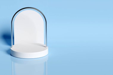 Mavi arka planda yuvarlak kemerli bir çemberin üç boyutlu görüntüsü. Mavi yuvarlak monokrom kaidesinin yakın çekimi.