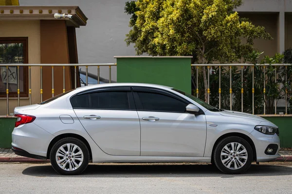 Alanya Turquia Abril 2021 Fiat Albea Prateado Está Estacionado Rua — Fotografia de Stock