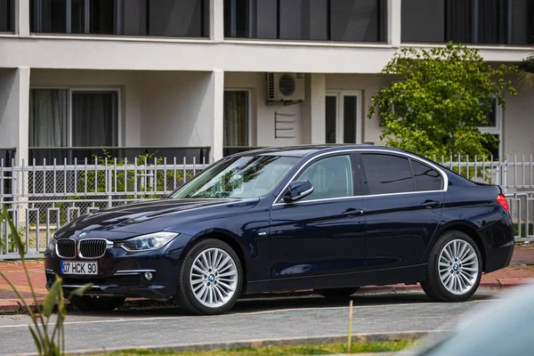 Alanya Türkiye Nisan 2021 Siyah Bmw Serisi Sıcak Bir Yaz — Stok fotoğraf