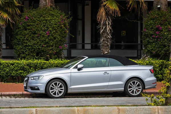 Alanya Turecko Dubna 2021 Stříbrné Audi Zaparkované Ulici Teplého Letního — Stock fotografie