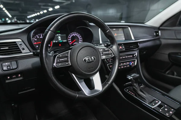 Novosibirsk Ρωσία Απριλίου 2021 Kia Optima Auto Interior Τιμόνι Λογότυπο — Φωτογραφία Αρχείου