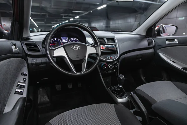 Novosibirsk Rusya Nisan 2021 Hyundai Solaris Direksiyon Vites Kolu Gösterge — Stok fotoğraf