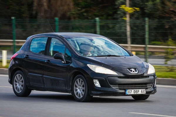 Alanya Türkei April 2021 Schwarzer Peugeot 308 Fährt Einem Warmen — Stockfoto