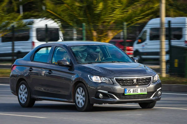 Alanya Türkiye Nisan 2021 Gümüş Peugeot 301 Sıcak Bir Yaz — Stok fotoğraf