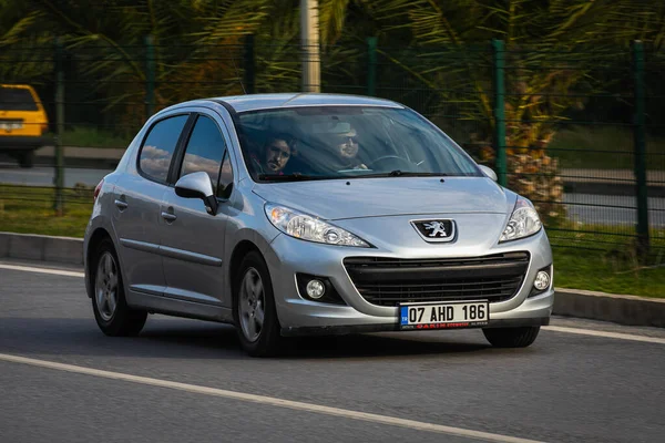 Alanya Turkiet April 2021 Silver Peugeot 308 Kör Snabbt Gatan — Stockfoto