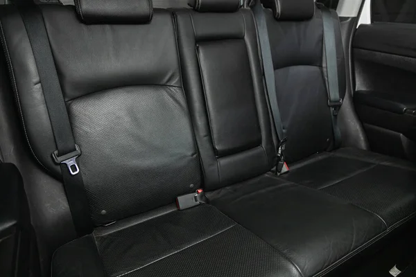 2021年4月25日 俄罗斯Novosibirsk 三菱Asx 内部舒适车 清洁汽车内部 黑色后座 头枕和安全带 — 图库照片