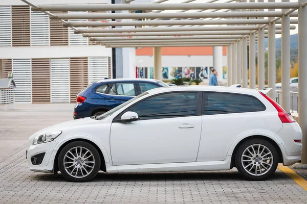 Alanya Turquía Abril 2021 Volvo C30 Blanco Estacionado Calle Cálido —  Fotos de Stock