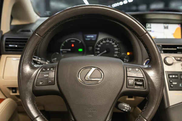 Nowosybirsk Rosja Kwietnia 2021 Lexus Auto Wnętrze Kierownica Logo Przyciskami — Zdjęcie stockowe