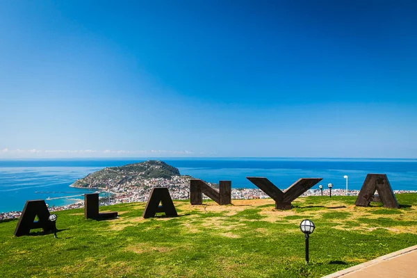 Большая Надпись Alanya Turkey Background Panoramic View Mountain Resort Town — стоковое фото