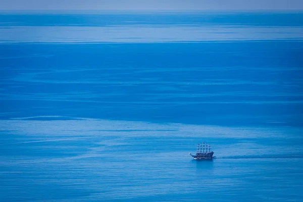 Luxury Sailing Ship Navigates Open — Stock Photo, Image