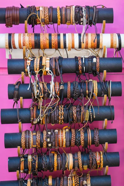 Handgefertigte Bunte Armbänder Auf Einem Lokalen Markt Schmuck Halsketten Vintage — Stockfoto