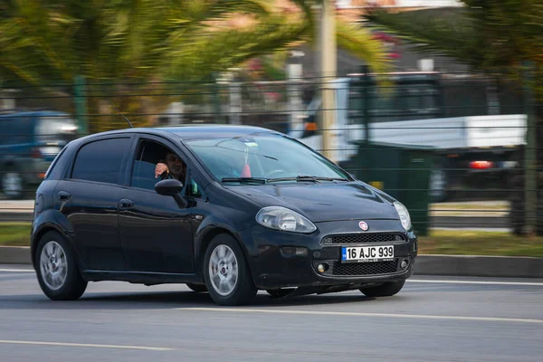 Alanya Türkei April 2021 Weißer Fiat Punto Rast Einem Warmen — Stockfoto