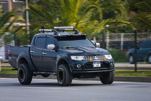 Alanya Turquía Abril Negro Camioneta Mitsubishi L2 Conduciendo Rápido — Foto editorial de stock © everyonensk l200 custom Alanya Turquía Abril Negro Camioneta Mitsubishi L2 Conduciendo Rápido — Foto editorial de stock © everyonensk
