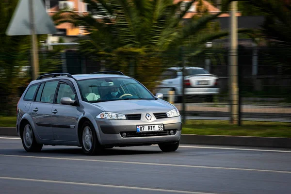 Alanya Turquía Abril 2021 Plata Renault Megane Está Conduciendo Rápido —  Fotos de Stock