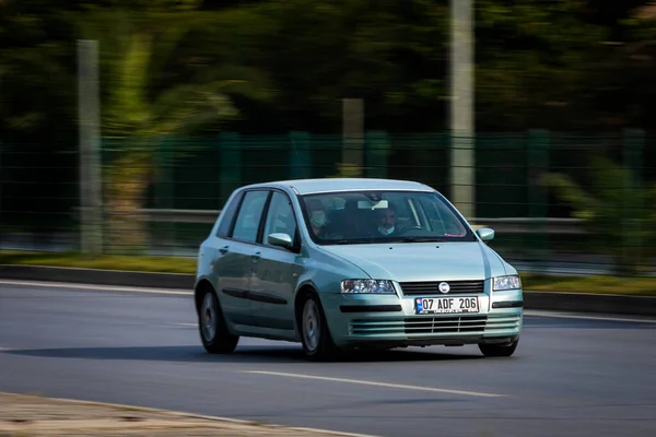 Alanya Türkiye Nisan 2021 Gümüş Fiat Stilo Sıcak Bir Yaz — Stok fotoğraf