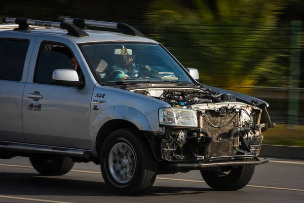 Alanya Turcja Kwietnia 2021 Złamany Srebrem Ford Ranger Jedzie Szybko — Zdjęcie stockowe