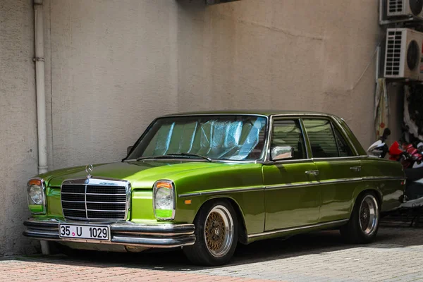 Alanya Turkey April 2021 Green Mercedes Benz W114 W115 Parked — Stock Photo, Image