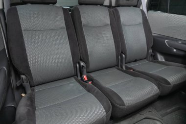 Novosibirsk, Rusya - 16 Mayıs 2021: Mazda Premacy, Comfort Car in inside. Arabanın içi temiz: siyah ve gri arka koltuklar, başlıklar ve kemer.
