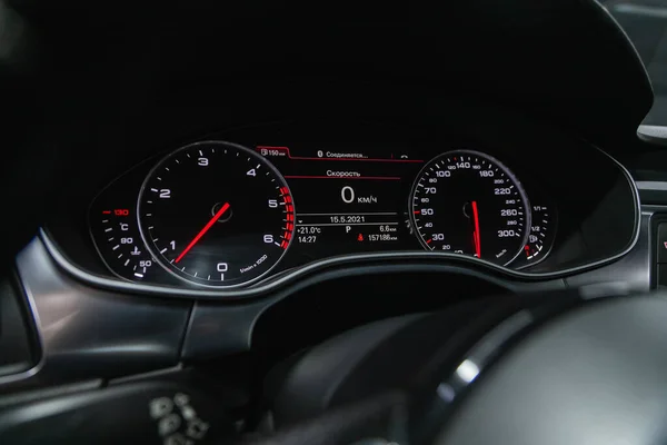 Novosibirsk Ryssland Maj 2021 Audi Närbild Instrumentbilpanel Med Vägmätare Hastighetsmätare — Stockfoto