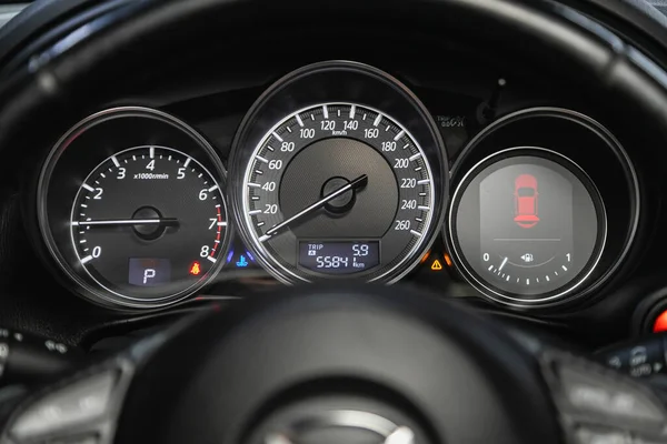 Novosibirsk Rusland Mei 2021 Mazda Nieuwe Auto Interieur Details Snelheidsmeter — Stockfoto