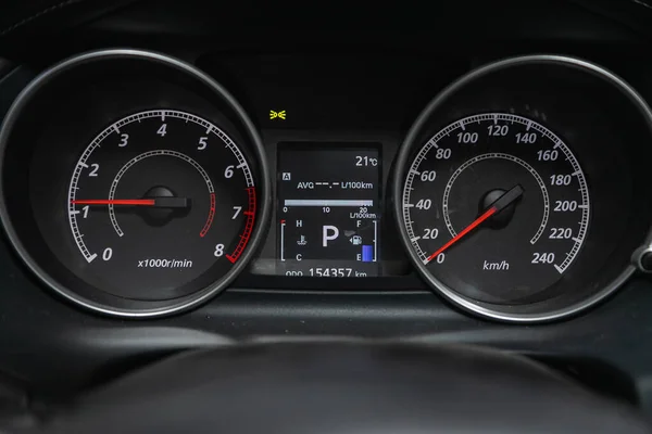 2021年5月16日 俄罗斯Novosibirsk Mitsubishi Outlander Speedometer Tachometer Steering Whee — 图库照片