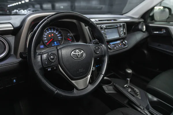 Novosibirsk Rusko Května 2021 Toyota Rav Palubní Deska Přehrávač Volant — Stock fotografie