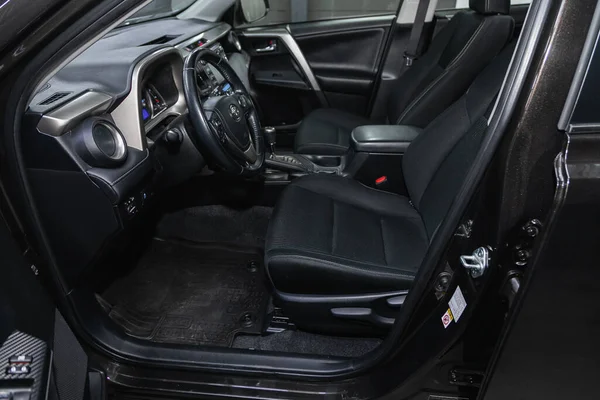 Novosibirsk Rusia Mayo 2021 Toyota Rav Automóvil Lujo Interior Volante —  Fotos de Stock