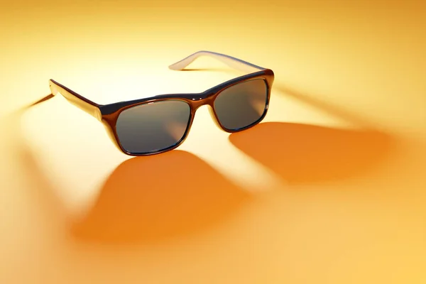 Ilustración Gafas Sol Negras Realistas Con Sombras Sobre Fondo Amarillo —  Fotos de Stock