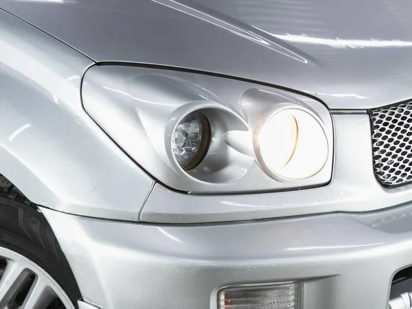 ロシア ノヴォシビルスク2021年5月29日 トヨタRav Glowing Headlight Modern Car Close — ストック写真