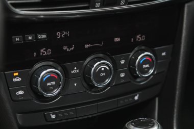 Novosibirsk, Rusya - 29 Mayıs 2021: Mazda 6, modern bir ca 'da koşullandırma ve hava akışı kontrolü