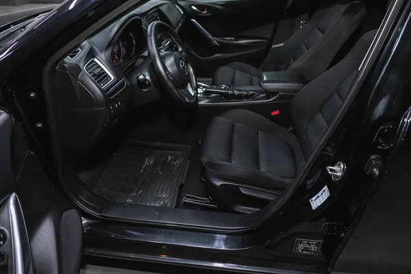 2021年5月29日 俄罗斯Novosibirsk Mazda 仪表盘 方向盘 加速器手柄 座椅的特写 — 图库照片