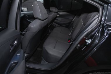 Novosibirsk, Rusya - 08 Haziran 2021: Toyota Corolla, emniyet kemeri takılı siyah arka koltuklara yakın çekim.