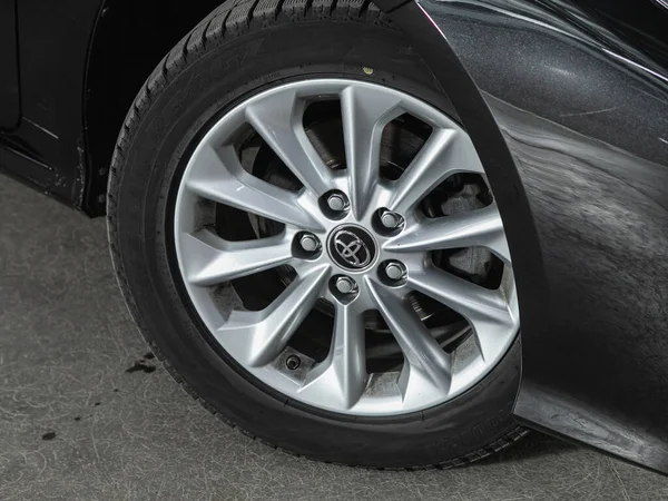 노보시비르스크 러시아 2021 Toyota Corolla Close Car Wheel — 스톡 사진