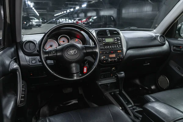Nowosybirsk Rosja Czerwca 2021 Toyota Rav Kierownica Deska Rozdzielcza Prędkościomierzem — Zdjęcie stockowe