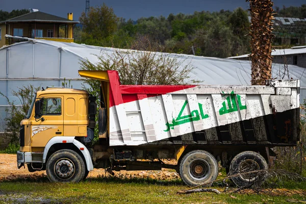 Dump Truck Met Het Beeld Van Nationale Vlag Van Irak — Stockfoto