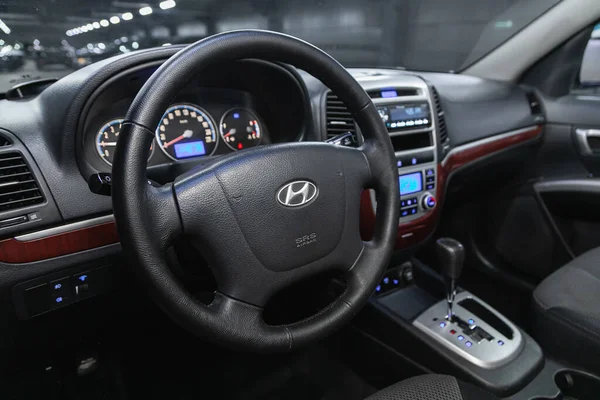 Novosibirsk Rusia Junio 2021 Hyundai Santa Car Interior Salpicadero Jugador —  Fotos de Stock