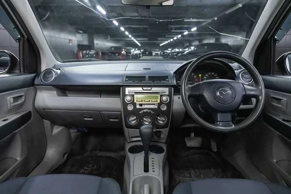 Novosibirsk Rusia Junio 2021 Mazda Demio Volante Palanca Cambios Tablero —  Fotos de Stock