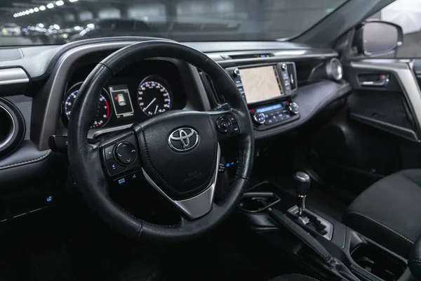 러시아 노보시비르스크 2021 Toyota Rav Car Interior Dashboard Player Steering — 스톡 사진