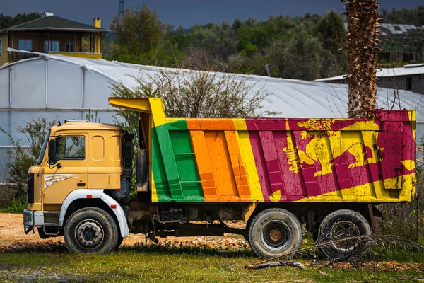 Dump Truck Met Het Beeld Van Nationale Vlag Van Sri — Stockfoto