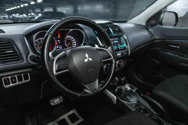 Novosibirsk Ρωσία Ιουνίου 2021 Mitsubishi Asx Τιμόνι Λογότυπο Και Ταχύμετρο — Φωτογραφία Αρχείου