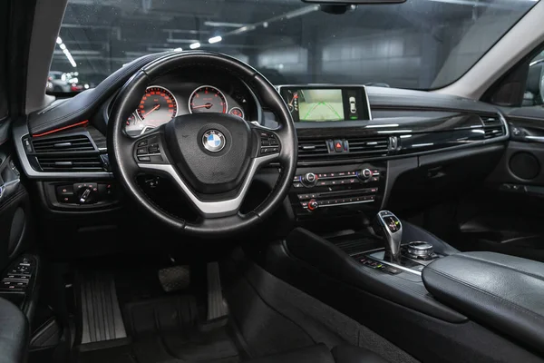 Novossibirsk Russie Juin 2021 Bmw Volant Levier Vitesses Système Multimédia — Photo