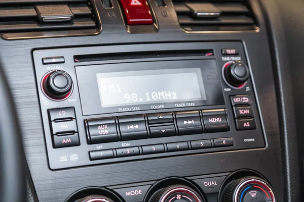 Nowosybirsk Rosja Czerwca 2021 Subaru Forester Czarny Samochód Wnętrze Radio — Zdjęcie stockowe