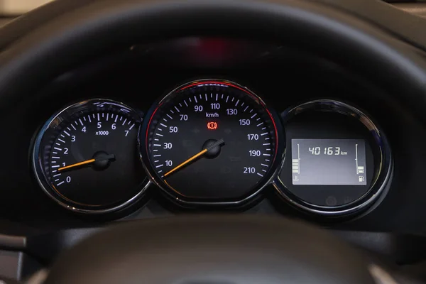 Novosibirsk Russia June 2021 Chevrolet Logan Black Car Speedometer 汽车仪表盘的近照 — 图库照片