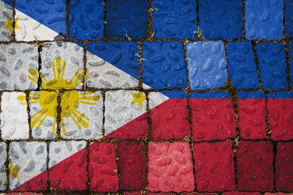 在石墙背景上悬挂菲律宾国旗 石质背景上的国旗 — 图库照片