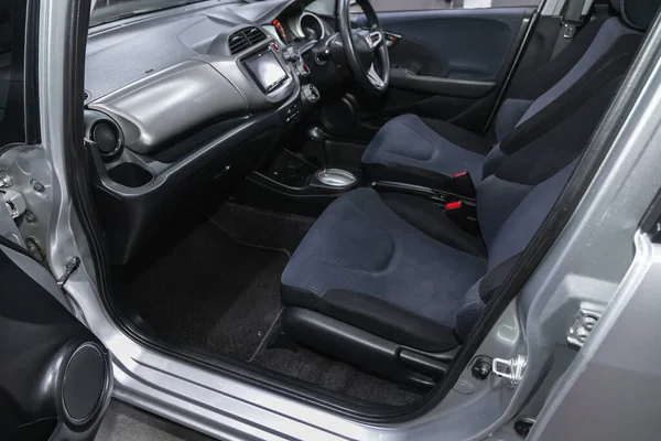 Nowosibirsk Russland Juni 2021 Honda Fit Auto Interieur Lenkrad Schalthebel — Stockfoto