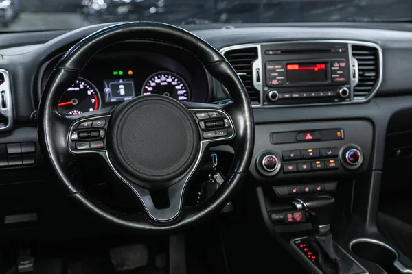 Interior Del Coche Volante Palanca Cambios Tablero Instrumentos Control Temperatura —  Fotos de Stock