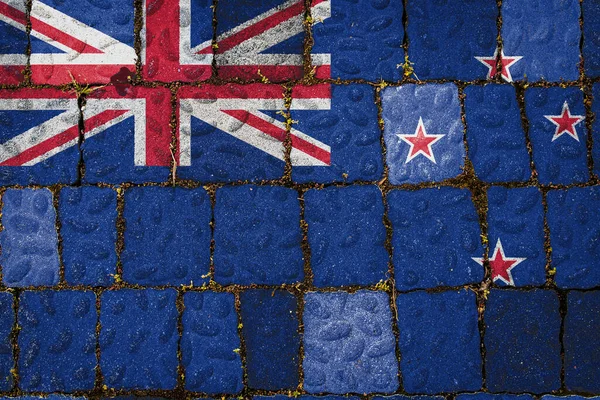 石の壁の背景にニュージーランドの国旗 石の質感の背景に旗 — ストック写真