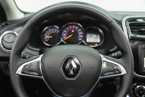 러시아 노보시비르스크 2021 Renault Logan Stepway Dashboard Player Steering Wheel — 스톡 사진